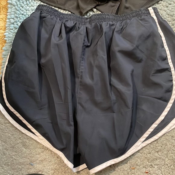 2 PAIR OF NIKE DRI FIT ATHLETIC SHORT SIZE MEDIUM WOMEN - Picture 8 of 10